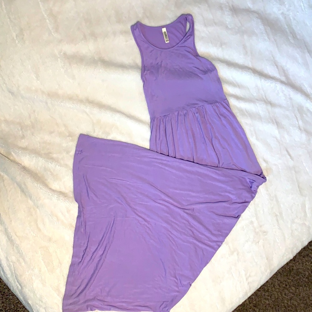 Floor length dress W/ pockets.